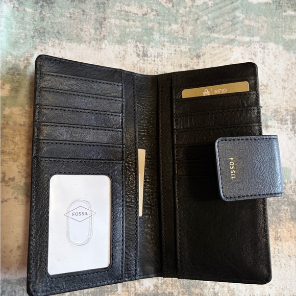 Fossil Black Leather Clutch Wallet - Picture 2 of 3